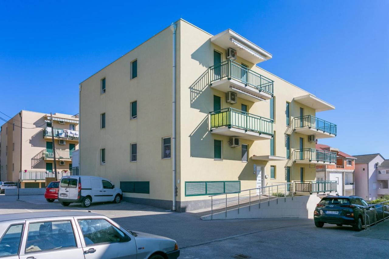 Apartments With A Parking Space Kastel Gomilica, Kastela - 21630 外观 照片