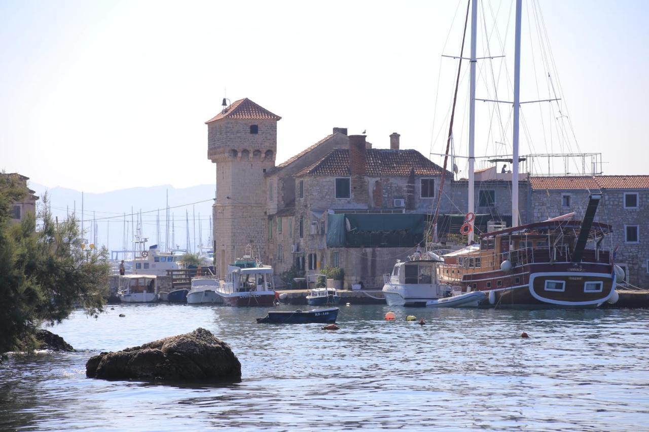 Apartments With A Parking Space Kastel Gomilica, Kastela - 21630 外观 照片